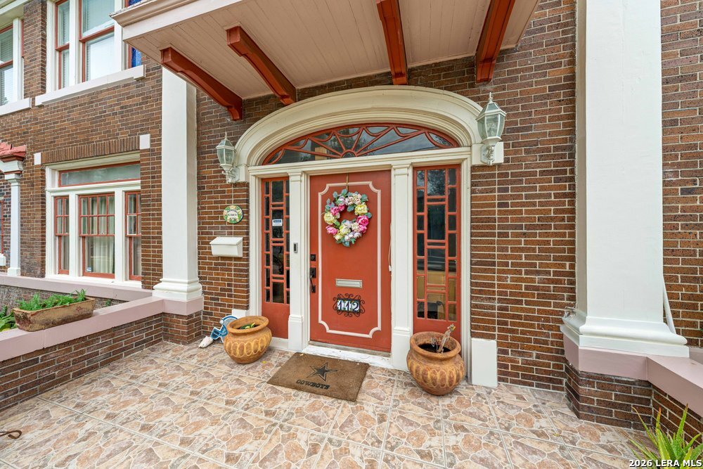 112 E Mistletoe Ave