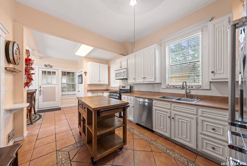 112 E Mistletoe Ave
