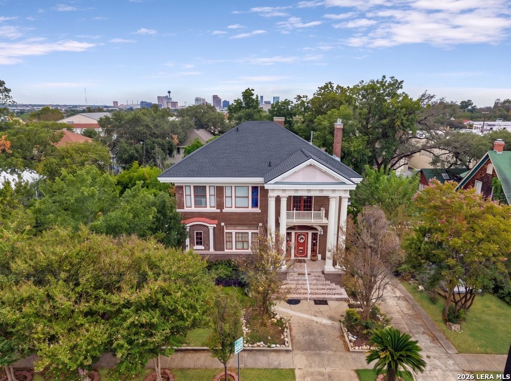 112 E Mistletoe Ave