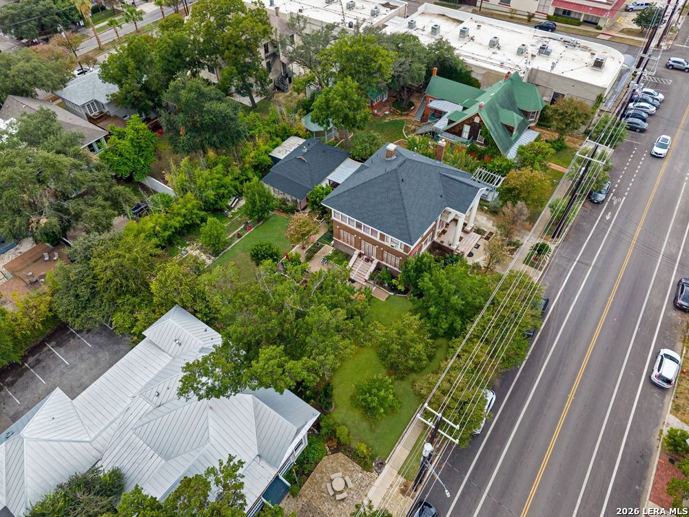 112 E Mistletoe Ave