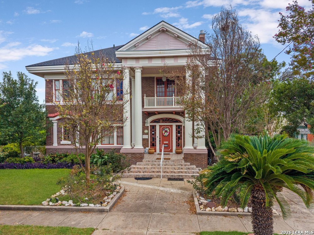 112 E Mistletoe Ave