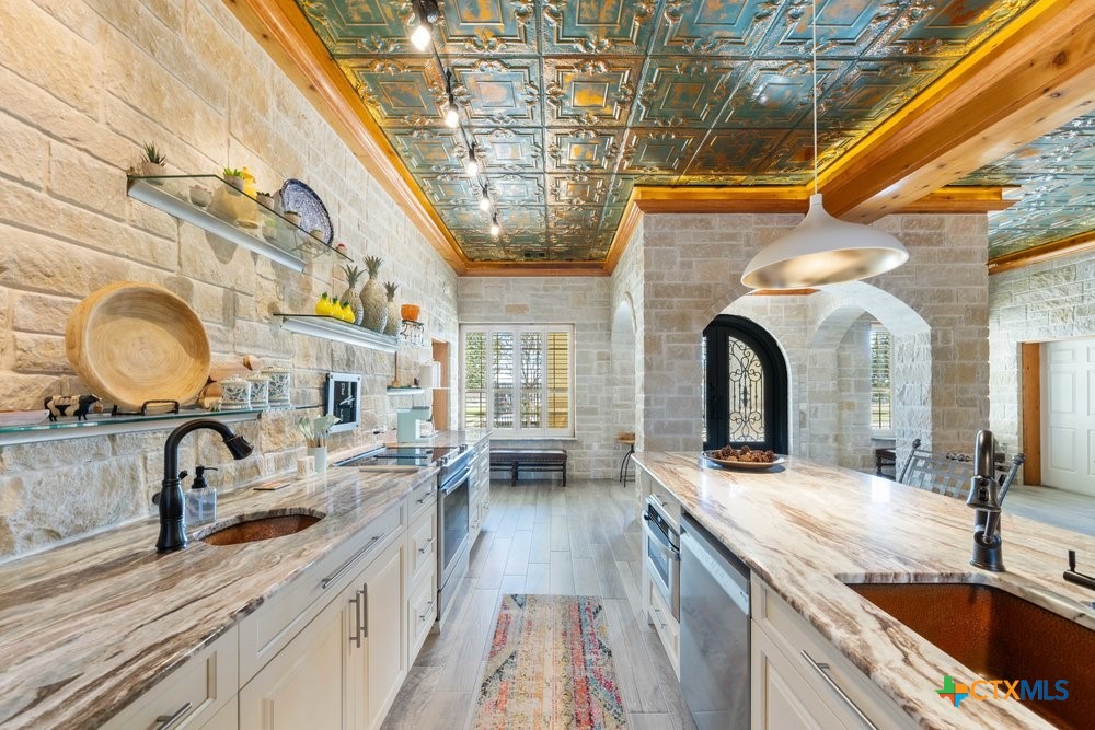 1694 County Road 102