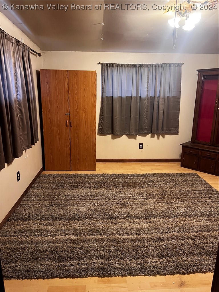 128 EAST VALLEY VIEW
