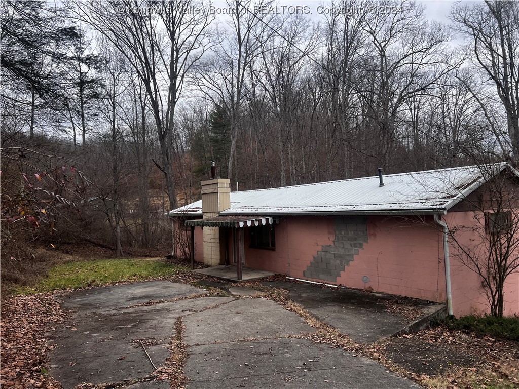 128 EAST VALLEY VIEW