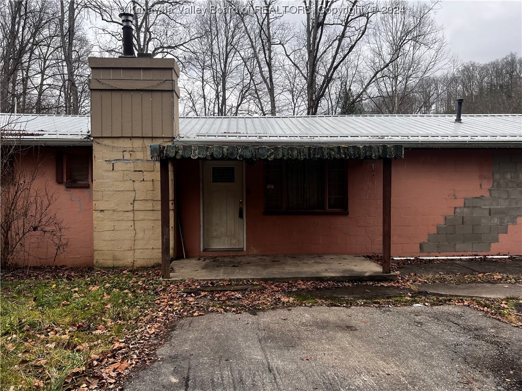 128 EAST VALLEY VIEW