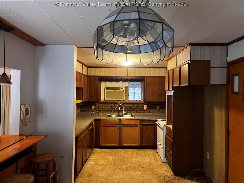 128 EAST VALLEY VIEW