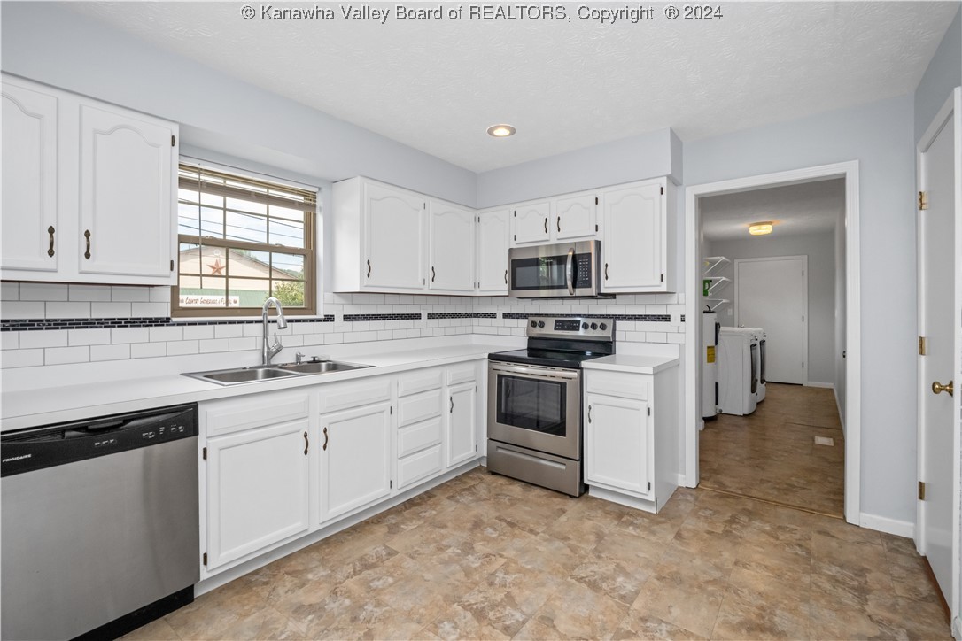 184 BERRY HILLS