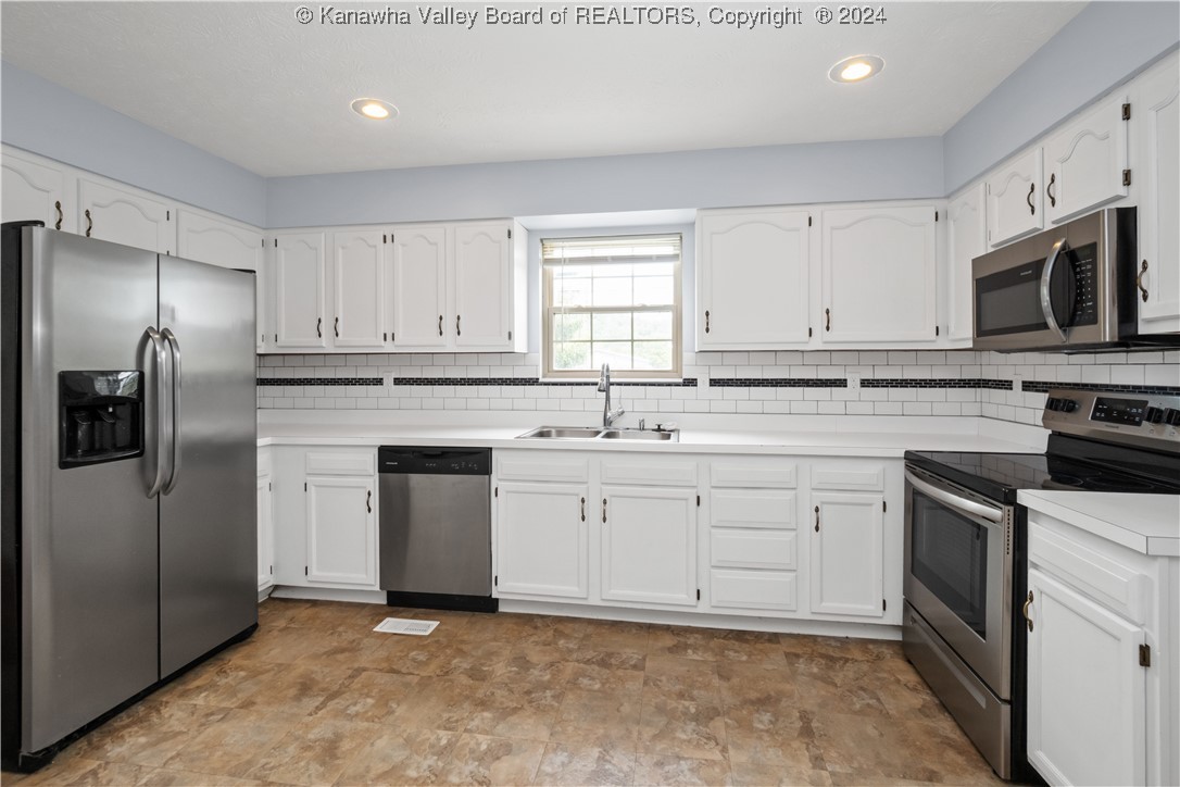 184 BERRY HILLS