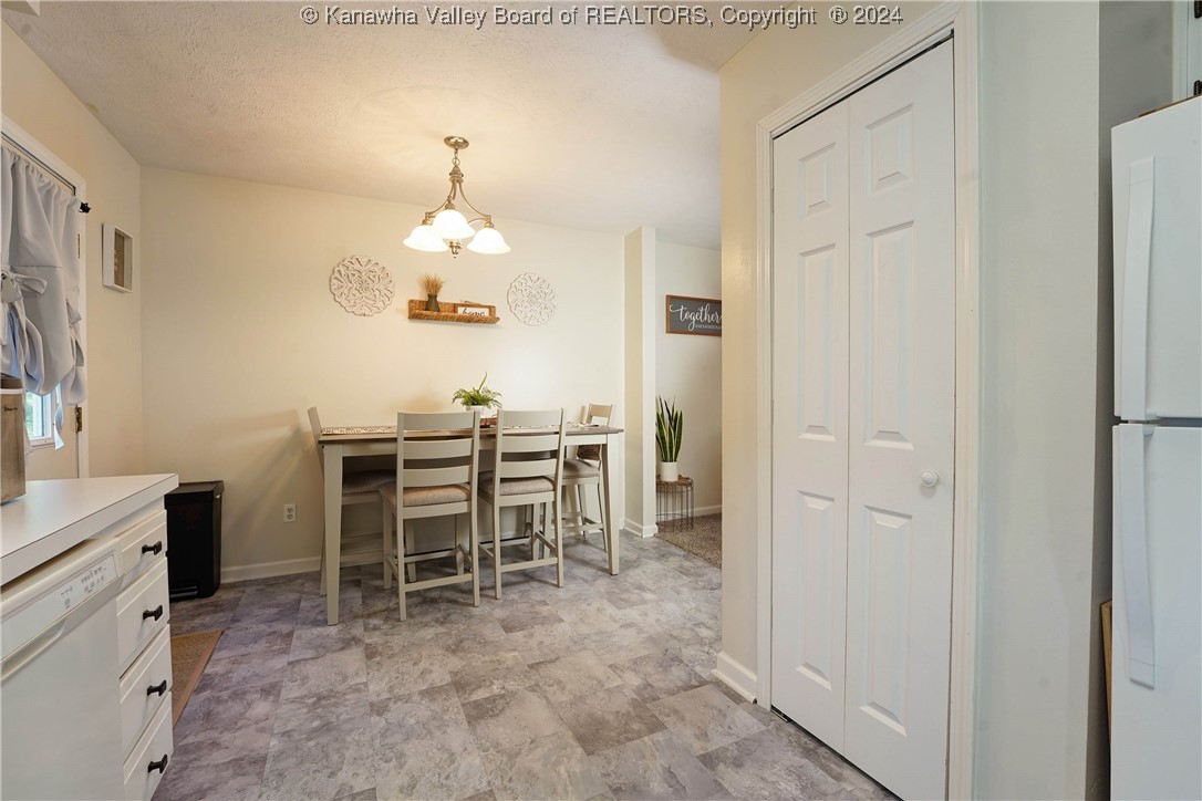 105 White Oak Lane
