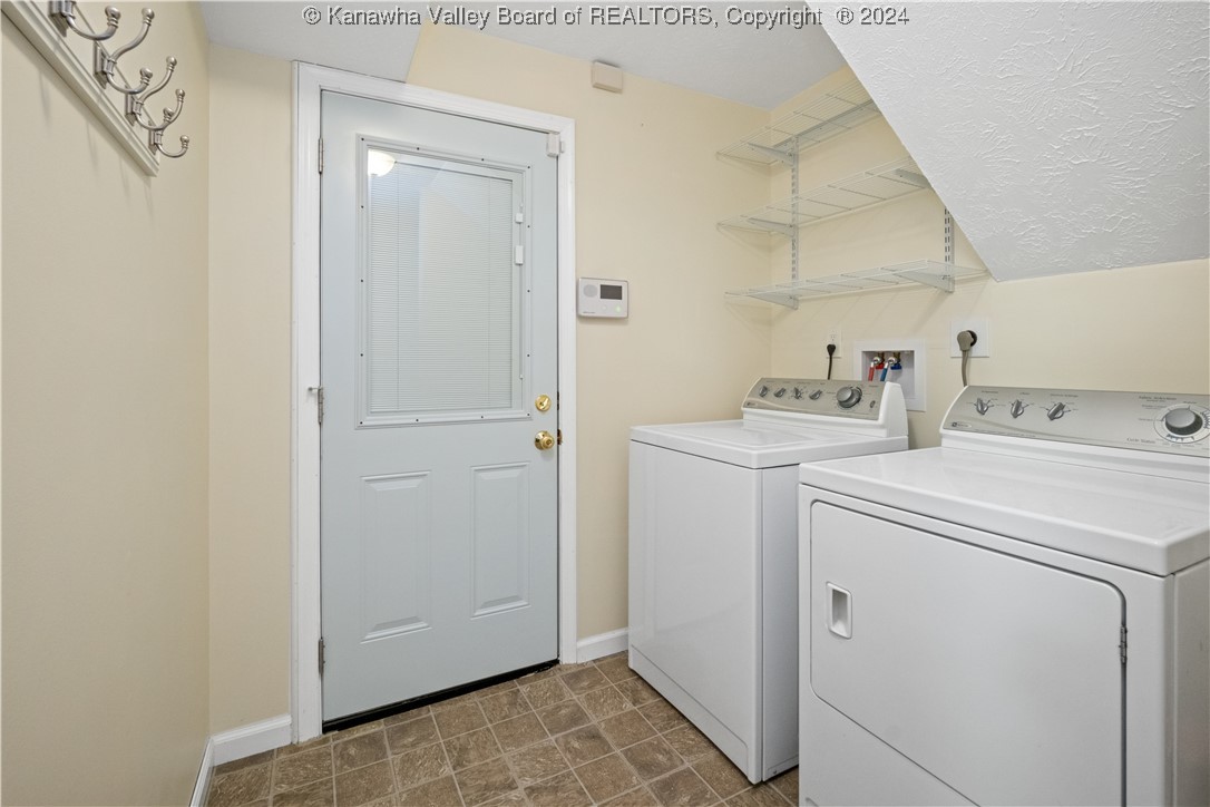 250 PINE Circle