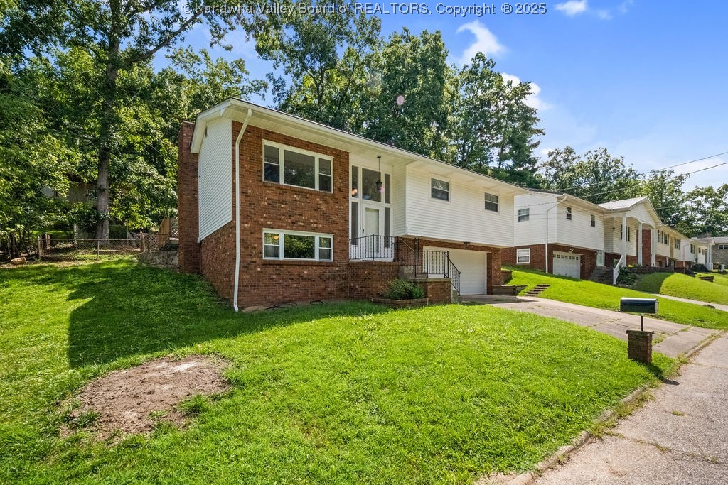 860 Whispering Way