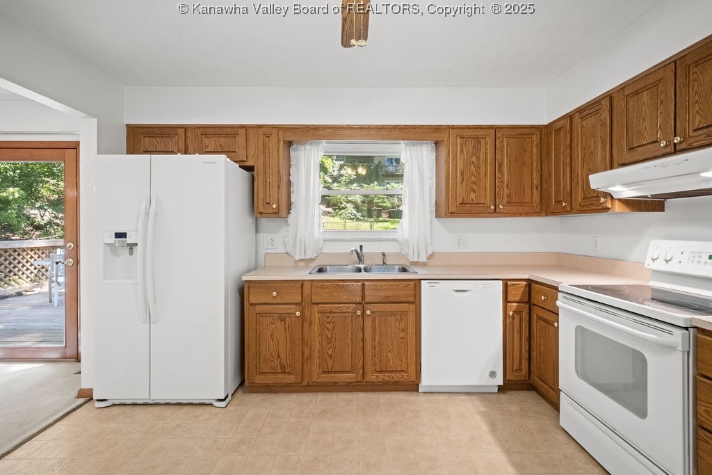 860 Whispering Way