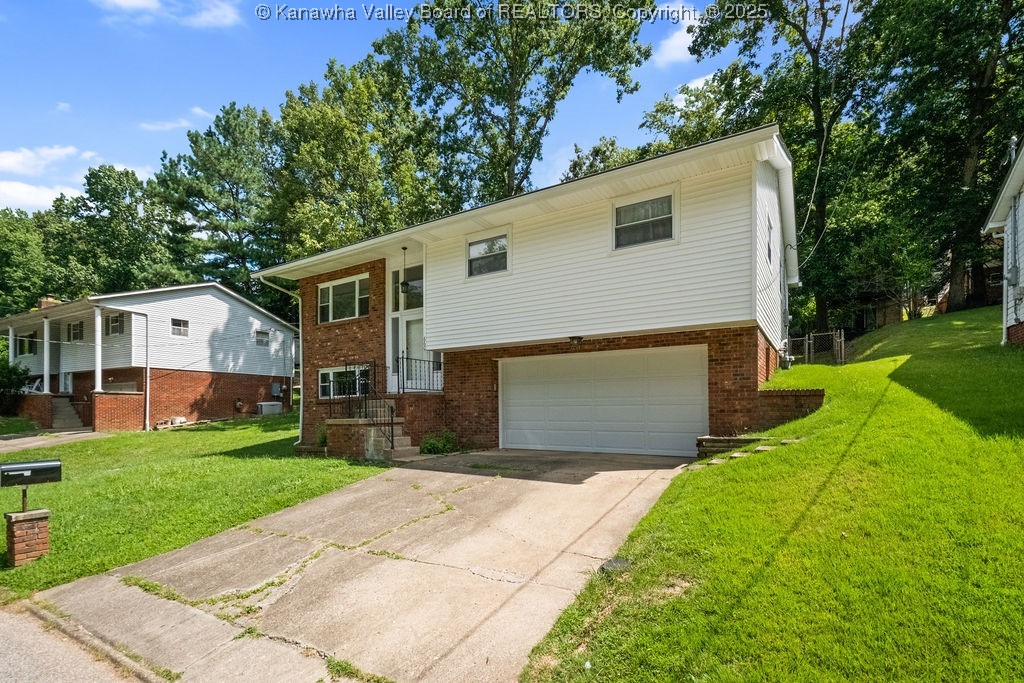 860 Whispering Way