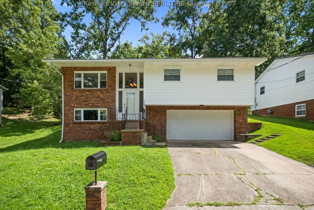 860 Whispering Way