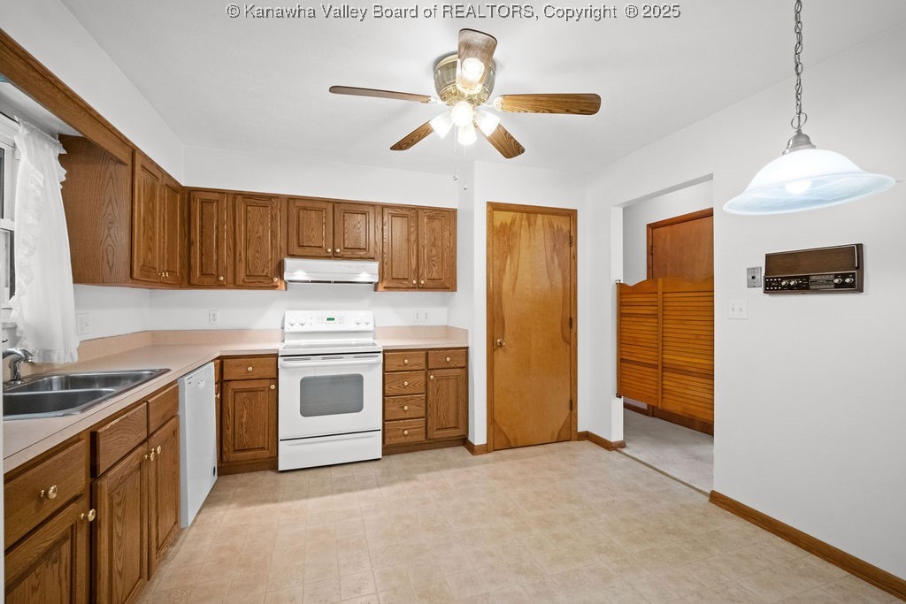 860 Whispering Way