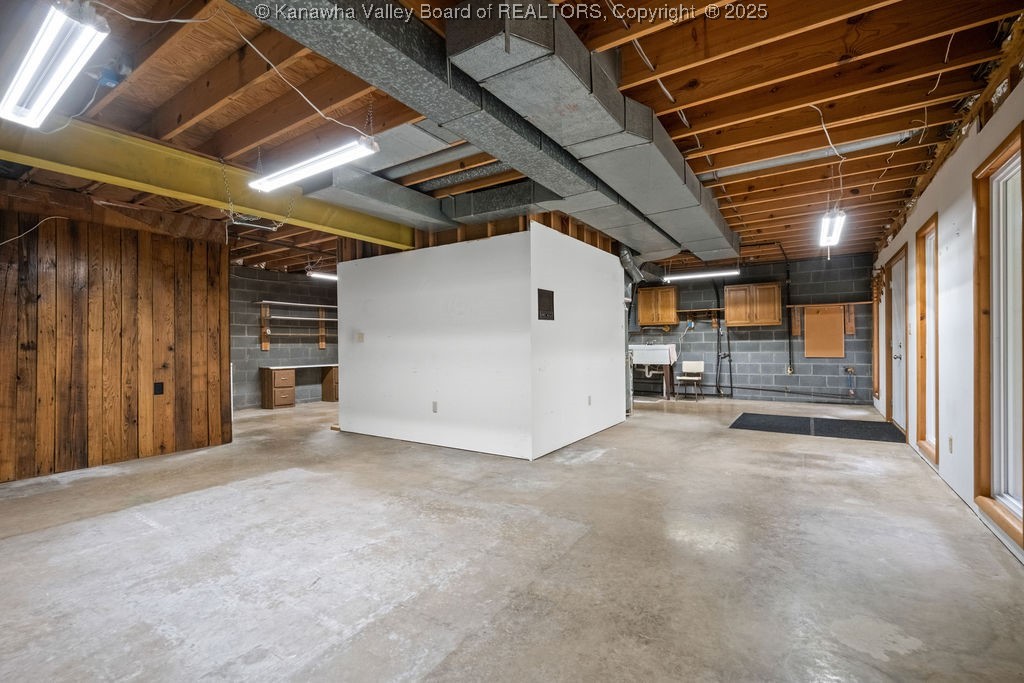 2105 Lee Creek Road