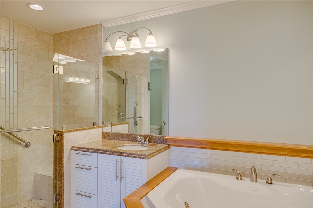 32 Harbour Isle Drive W 103