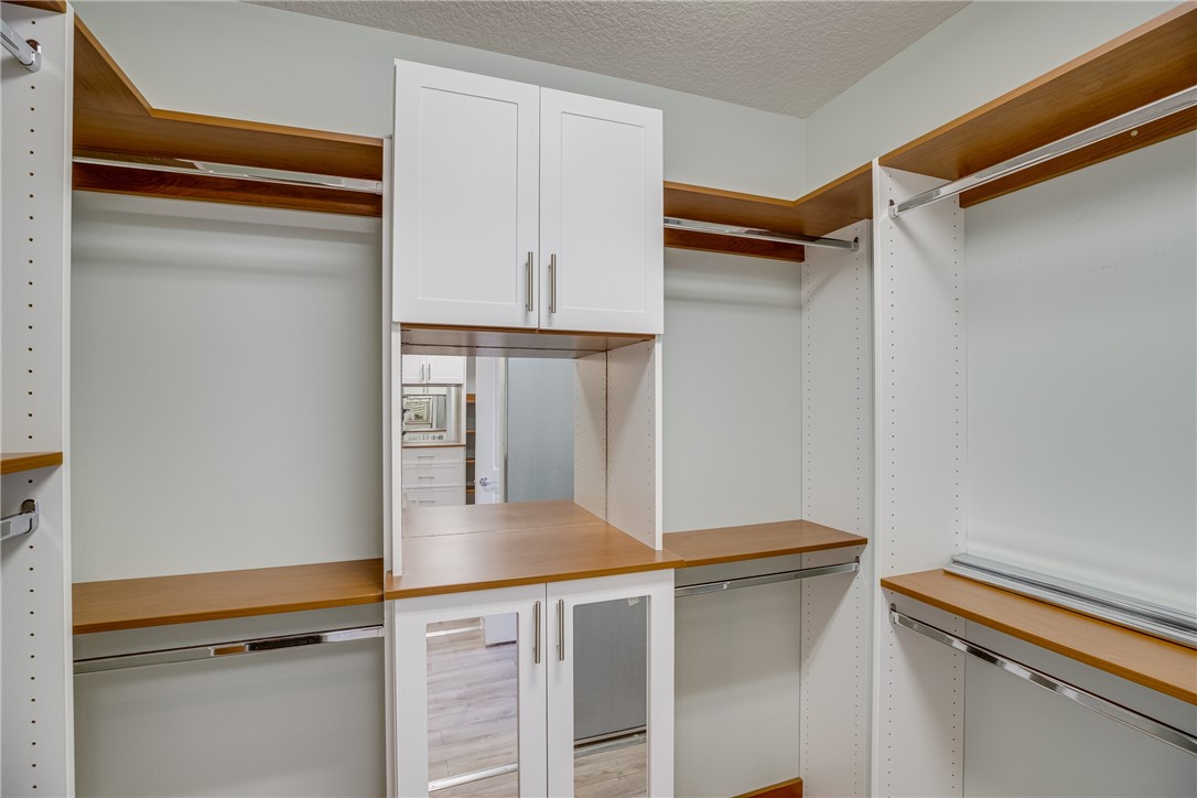 32 Harbour Isle Drive W 103