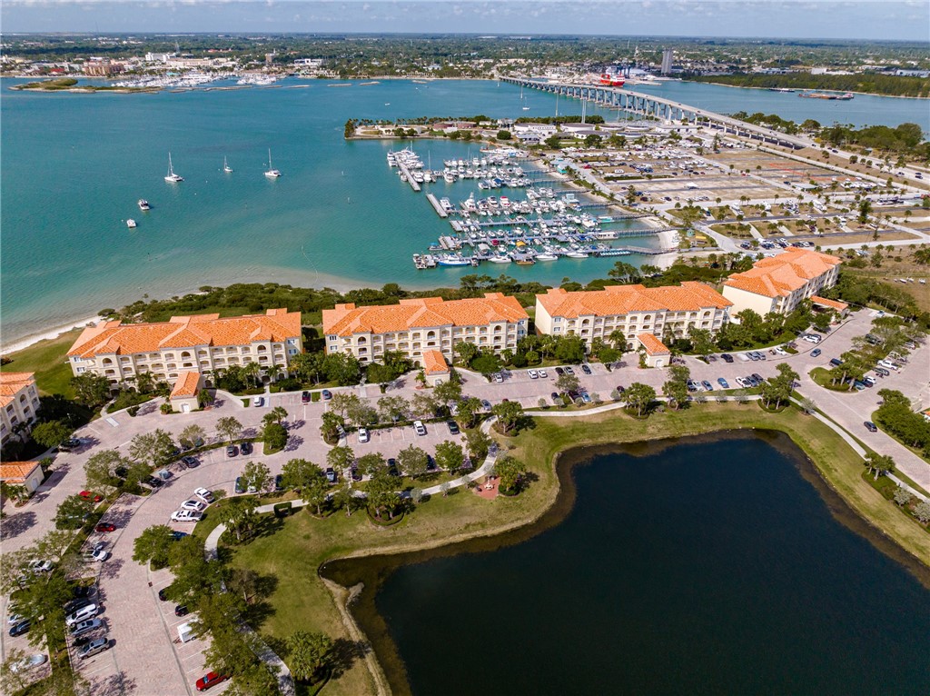 32 Harbour Isle Drive W 103