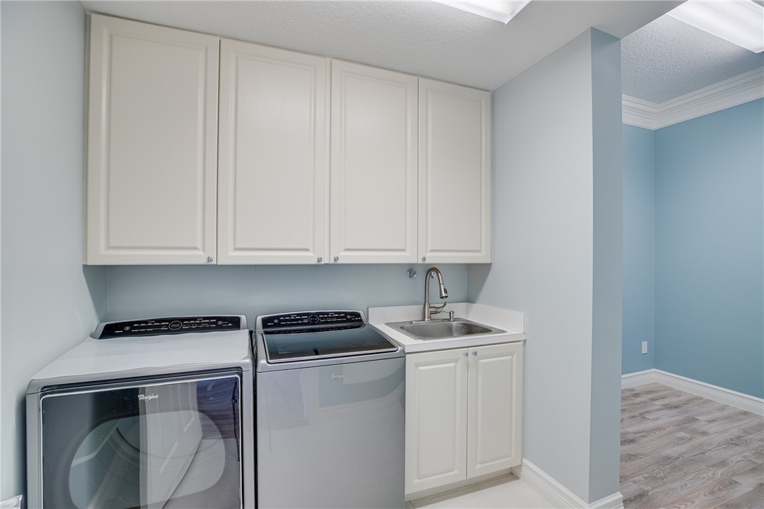 32 Harbour Isle Drive W 103