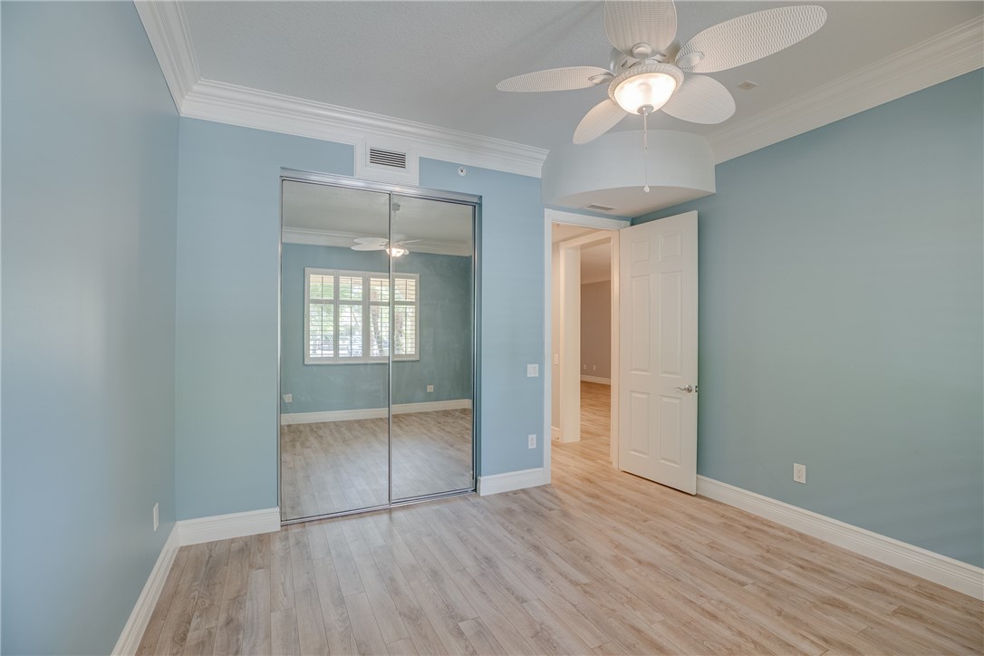 32 Harbour Isle Drive W 103