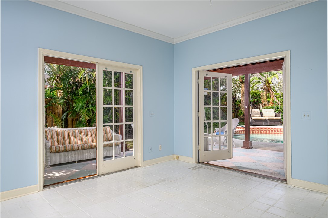 1005 Crescent Beach Road