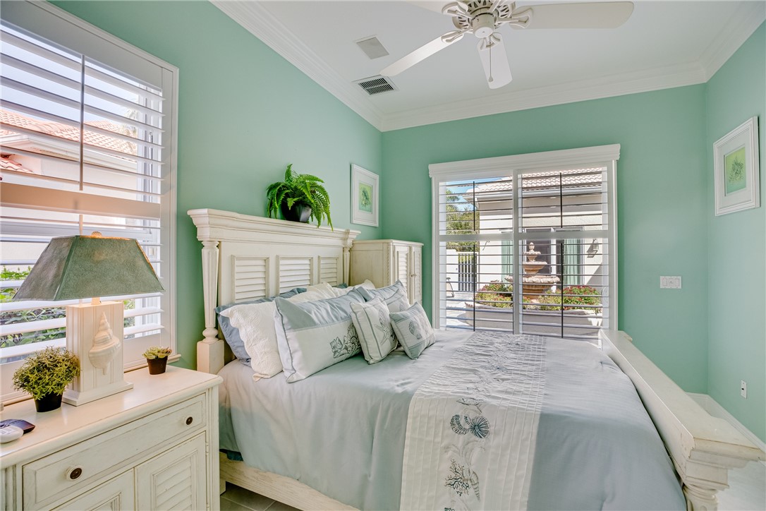 979 Island Club Square