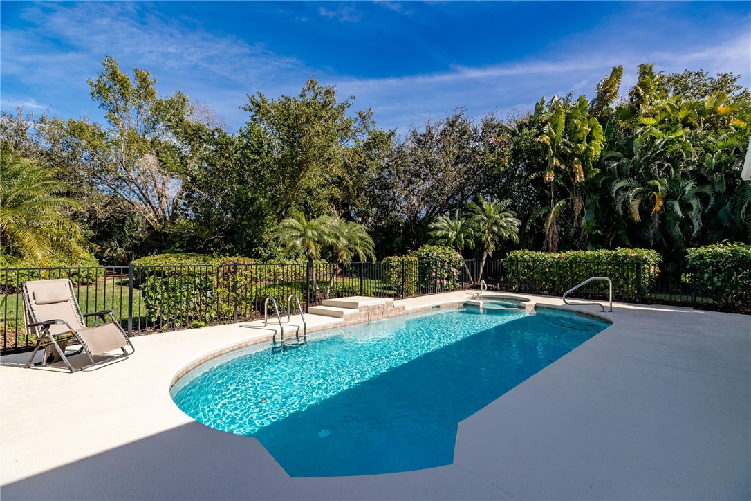 979 Island Club Square