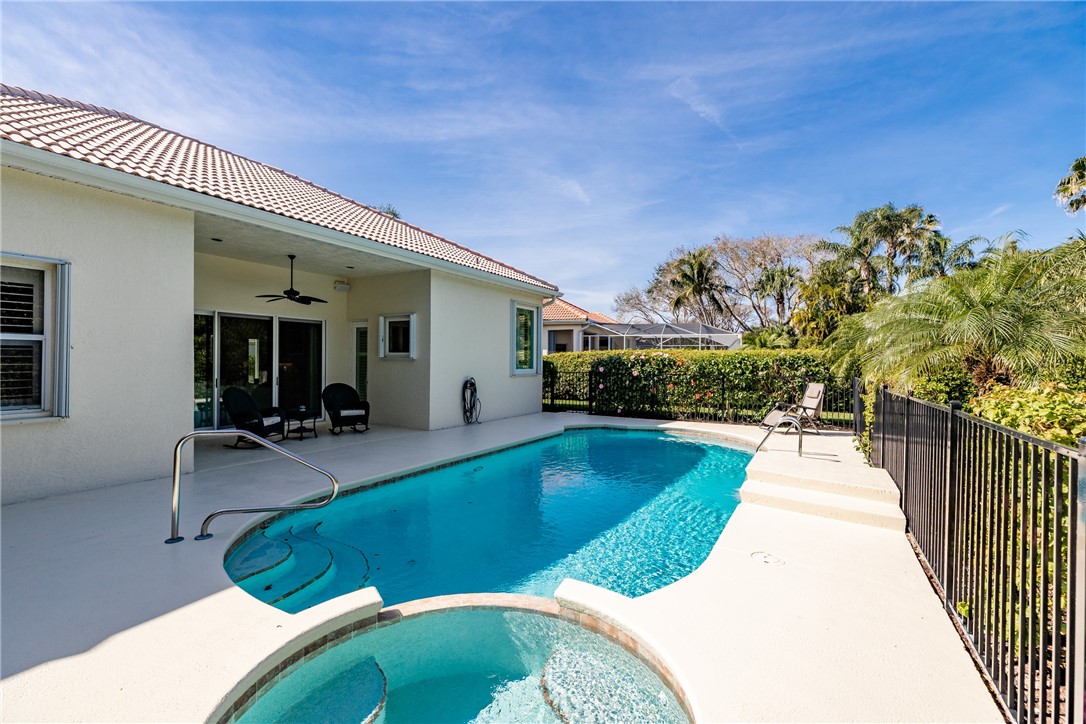 979 Island Club Square