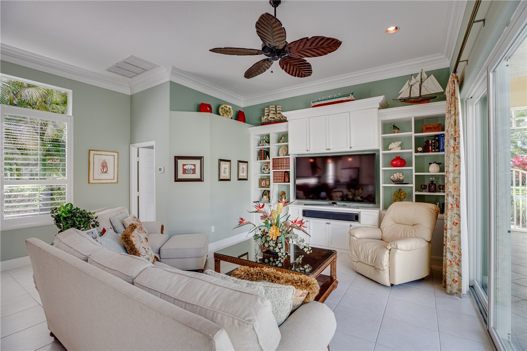 979 Island Club Square