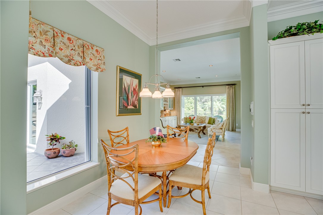 979 Island Club Square