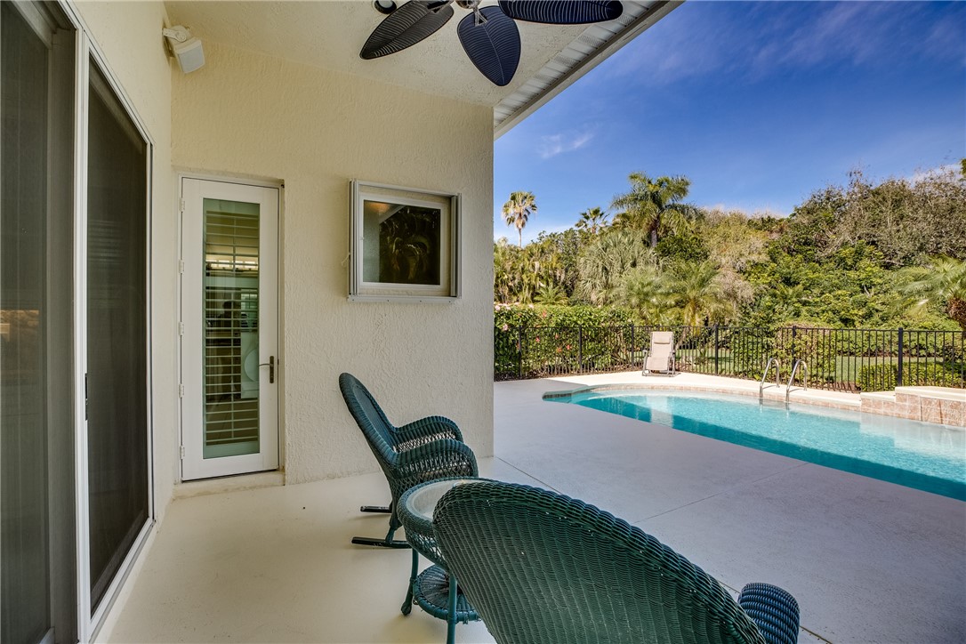 979 Island Club Square