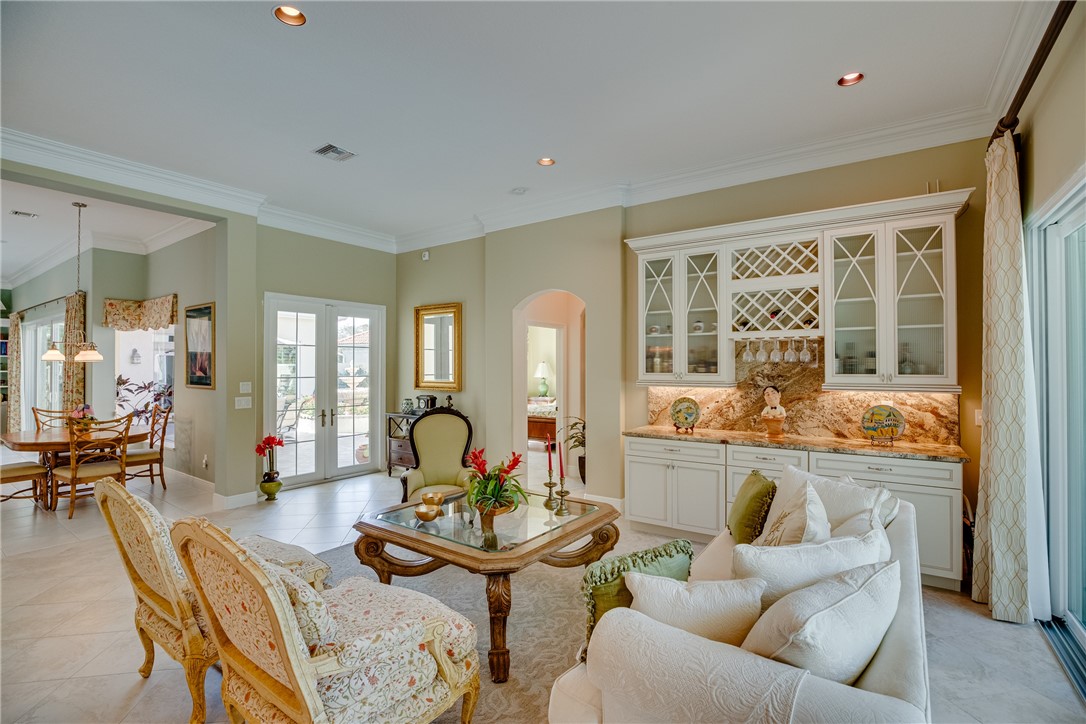 979 Island Club Square