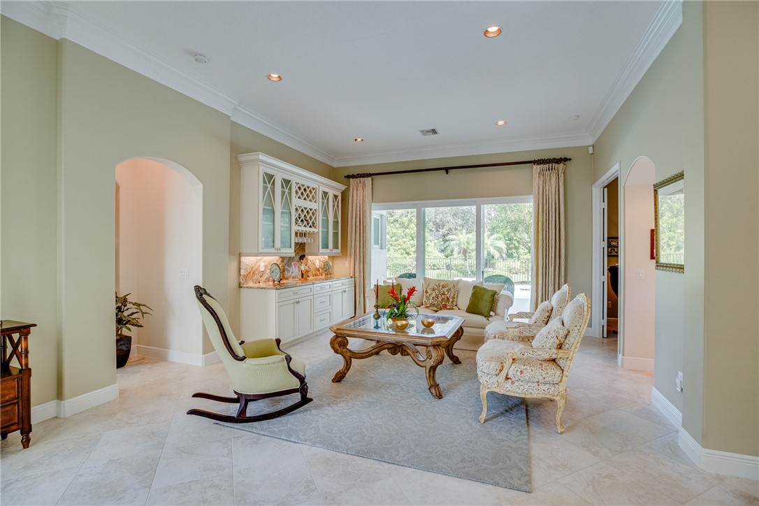 979 Island Club Square