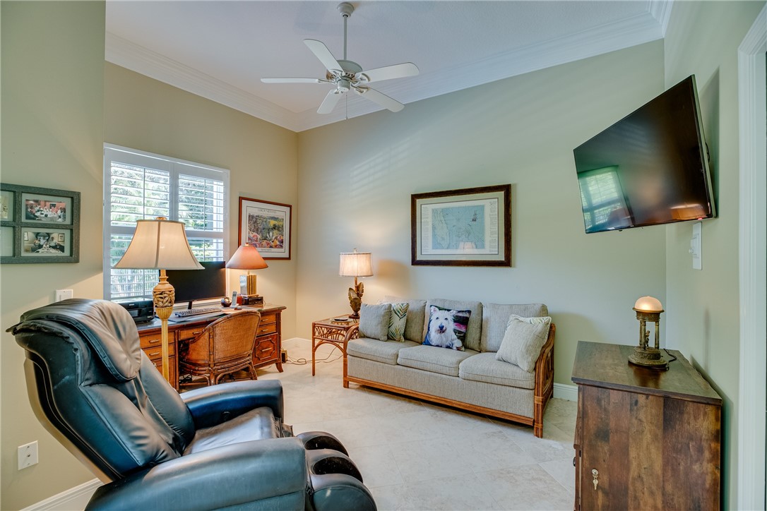 979 Island Club Square