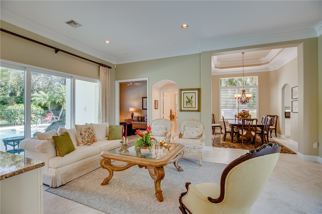 979 Island Club Square