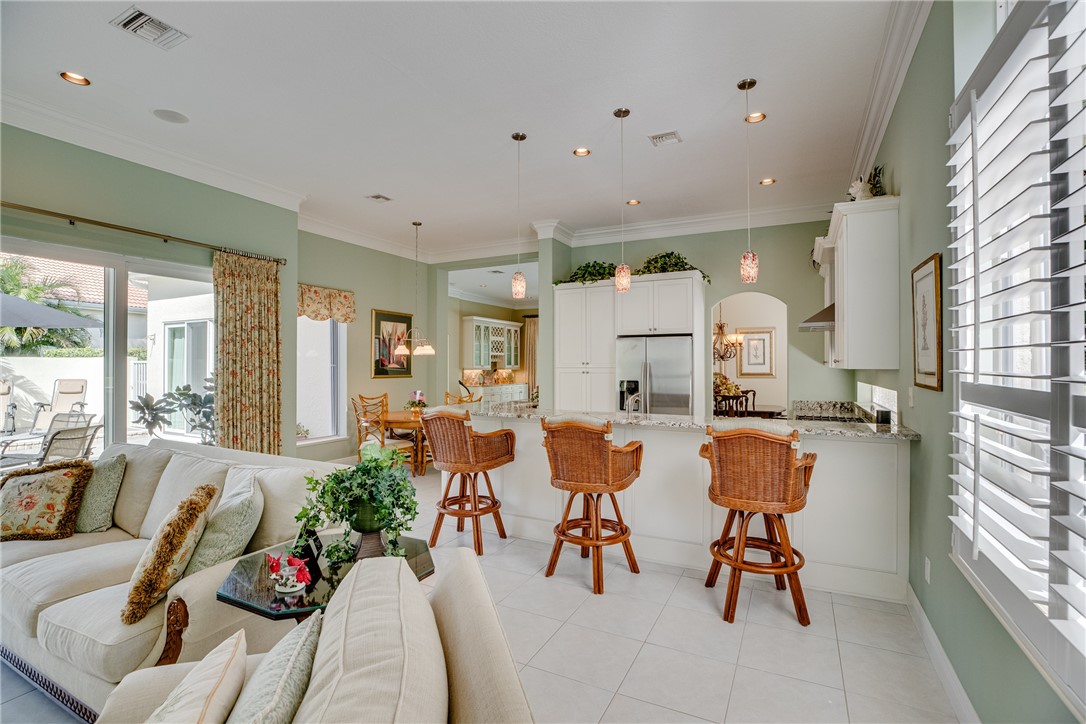 979 Island Club Square