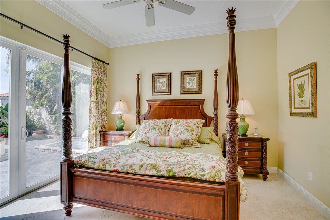 979 Island Club Square