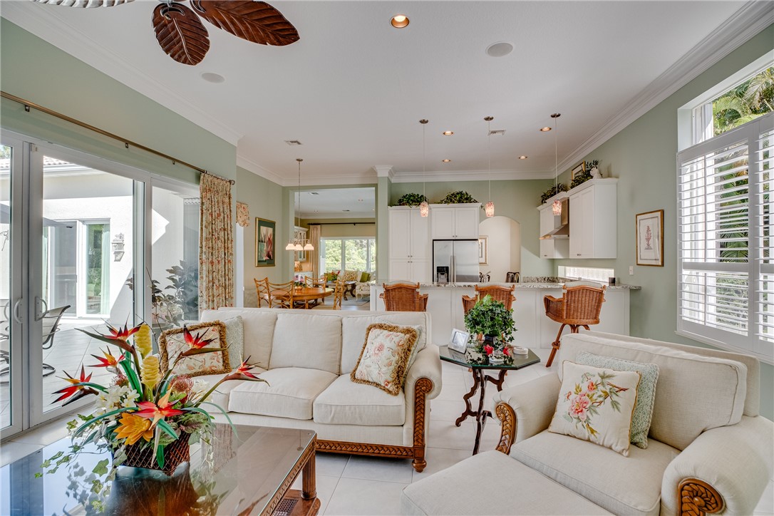 979 Island Club Square