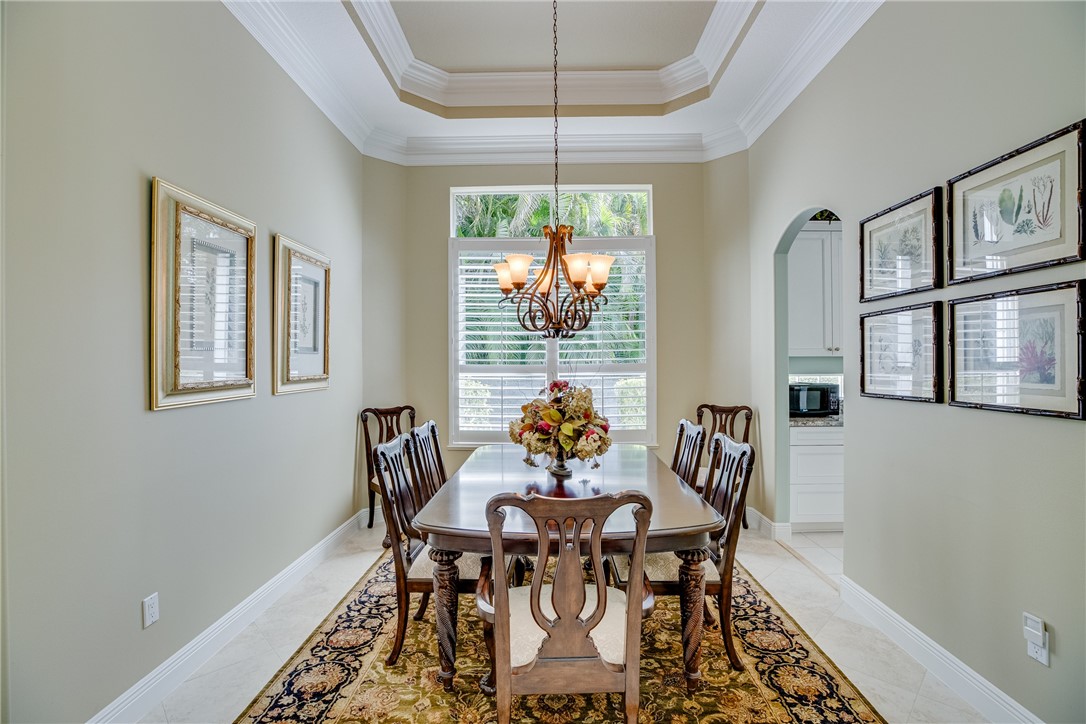 979 Island Club Square