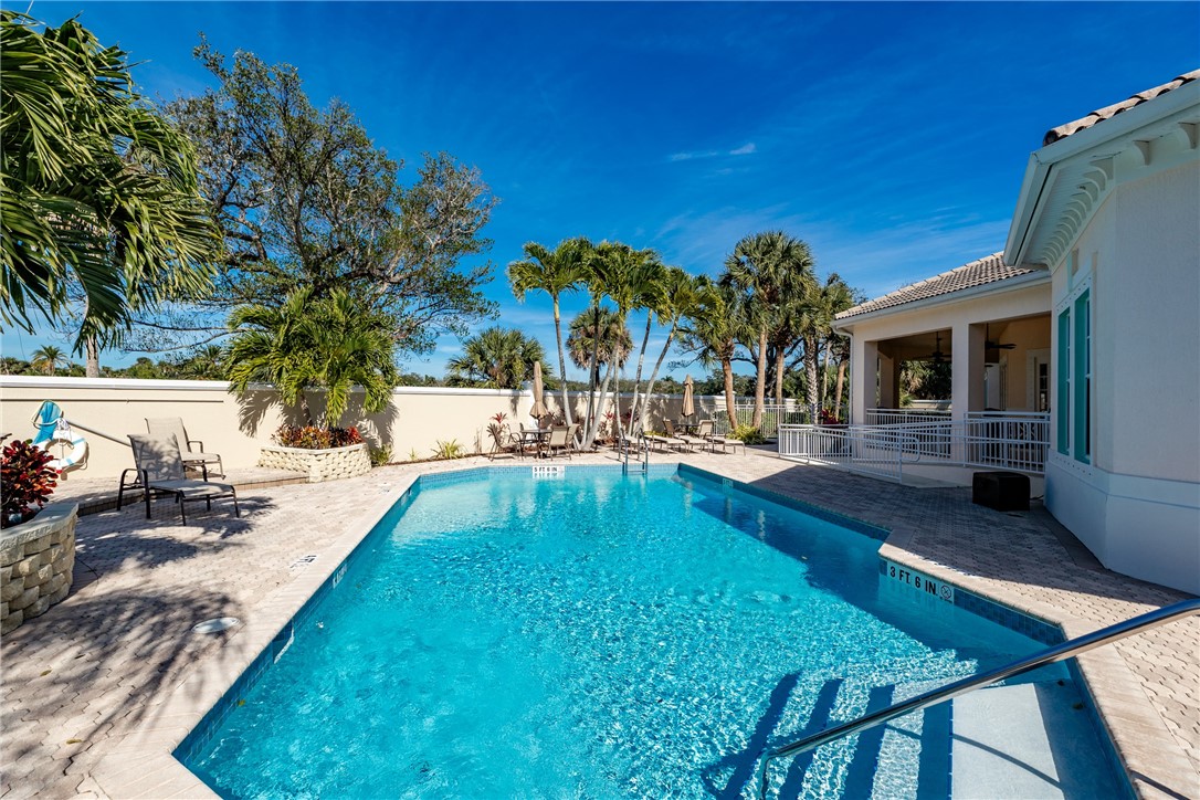 979 Island Club Square