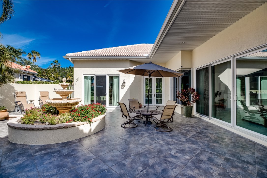 979 Island Club Square