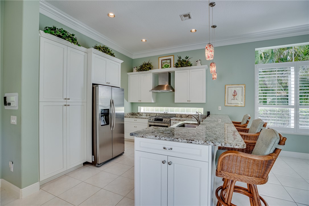 979 Island Club Square