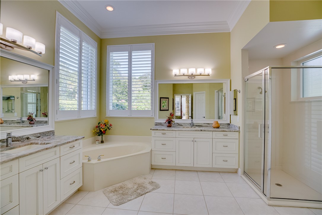 979 Island Club Square