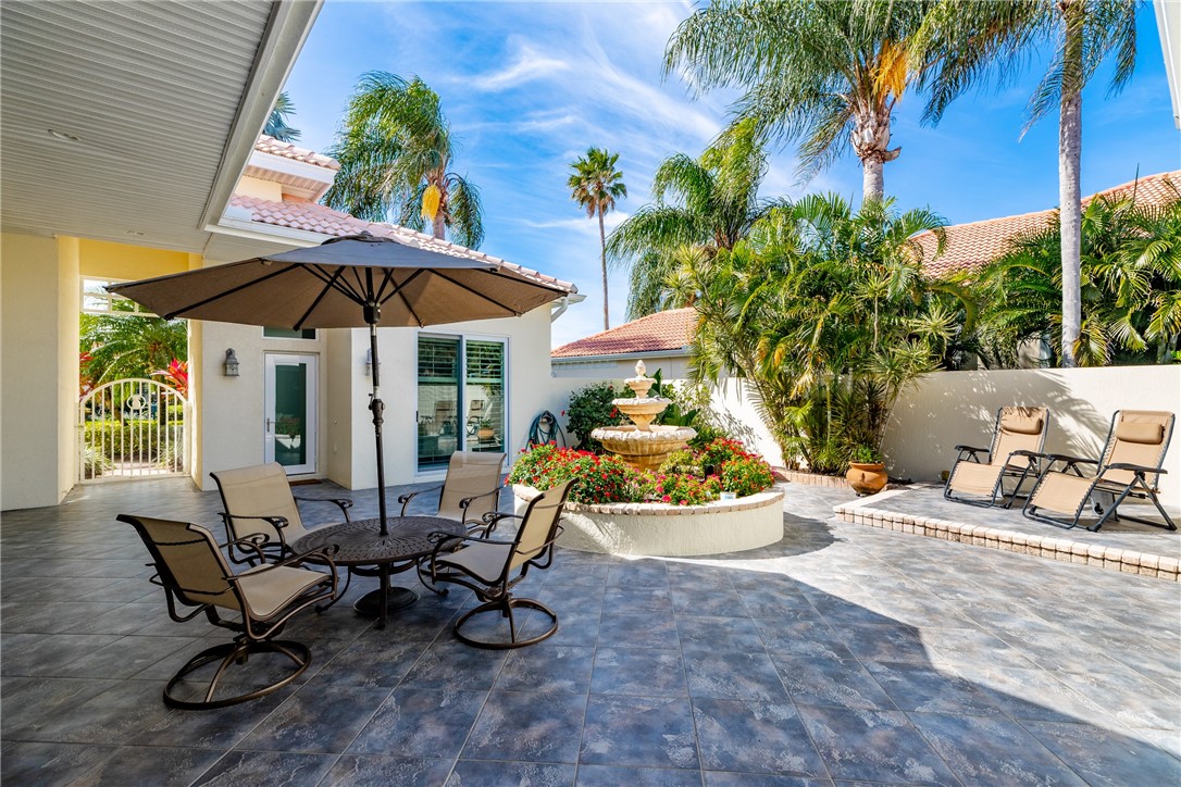 979 Island Club Square