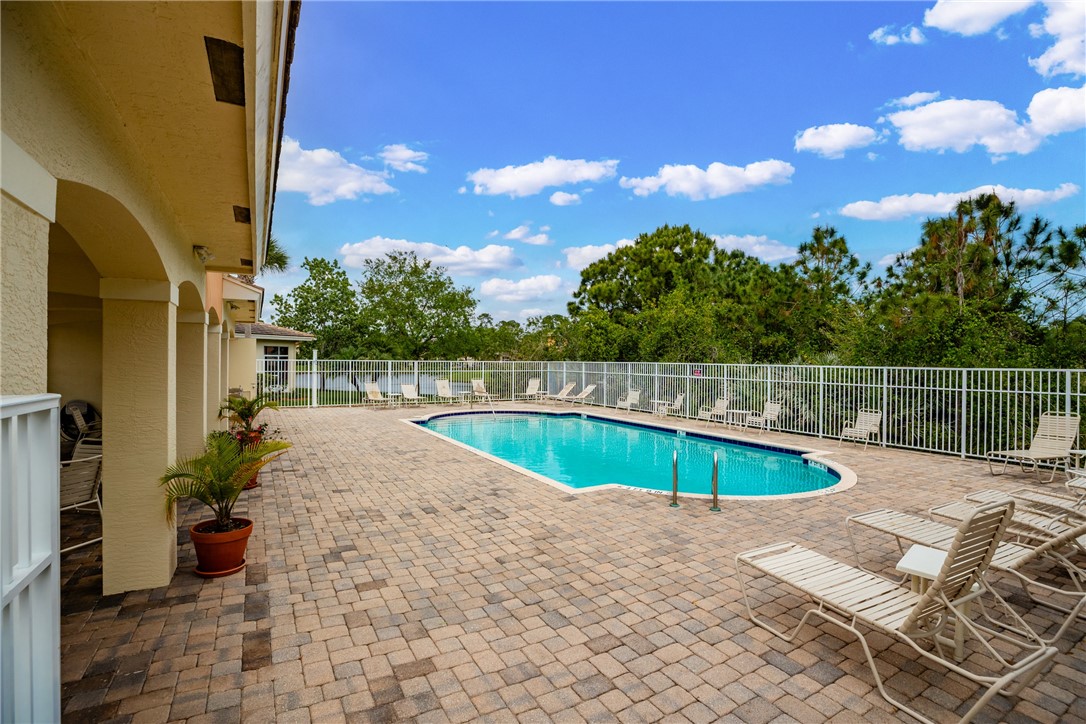 2587 Stockbridge Square SW