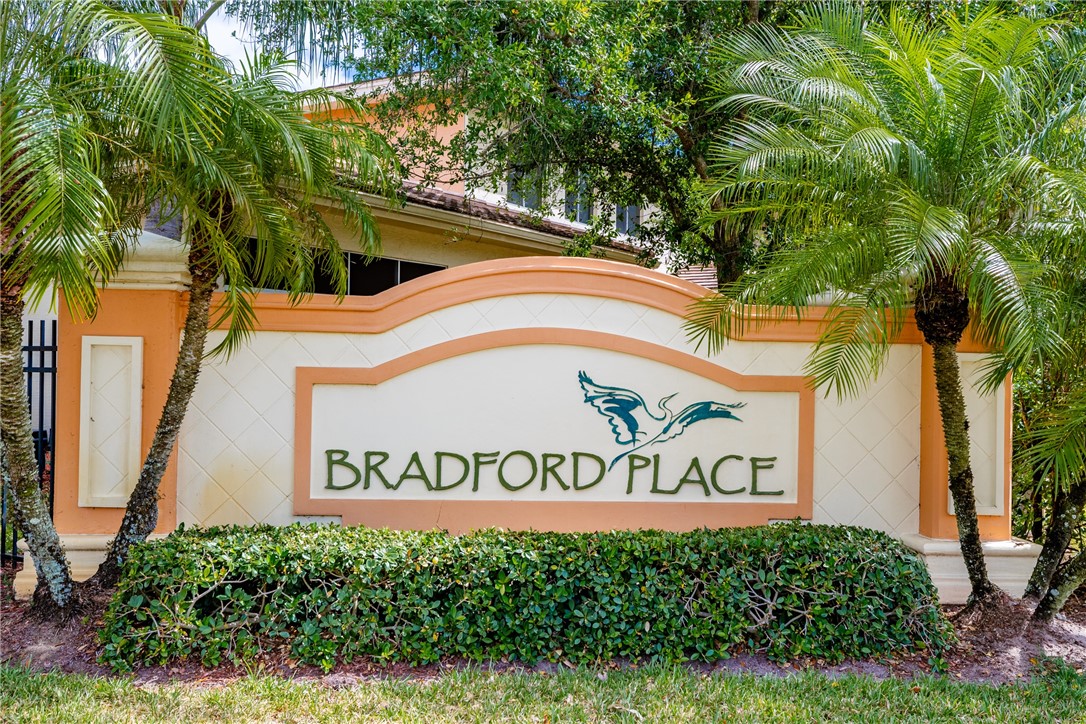 2587 Stockbridge Square SW