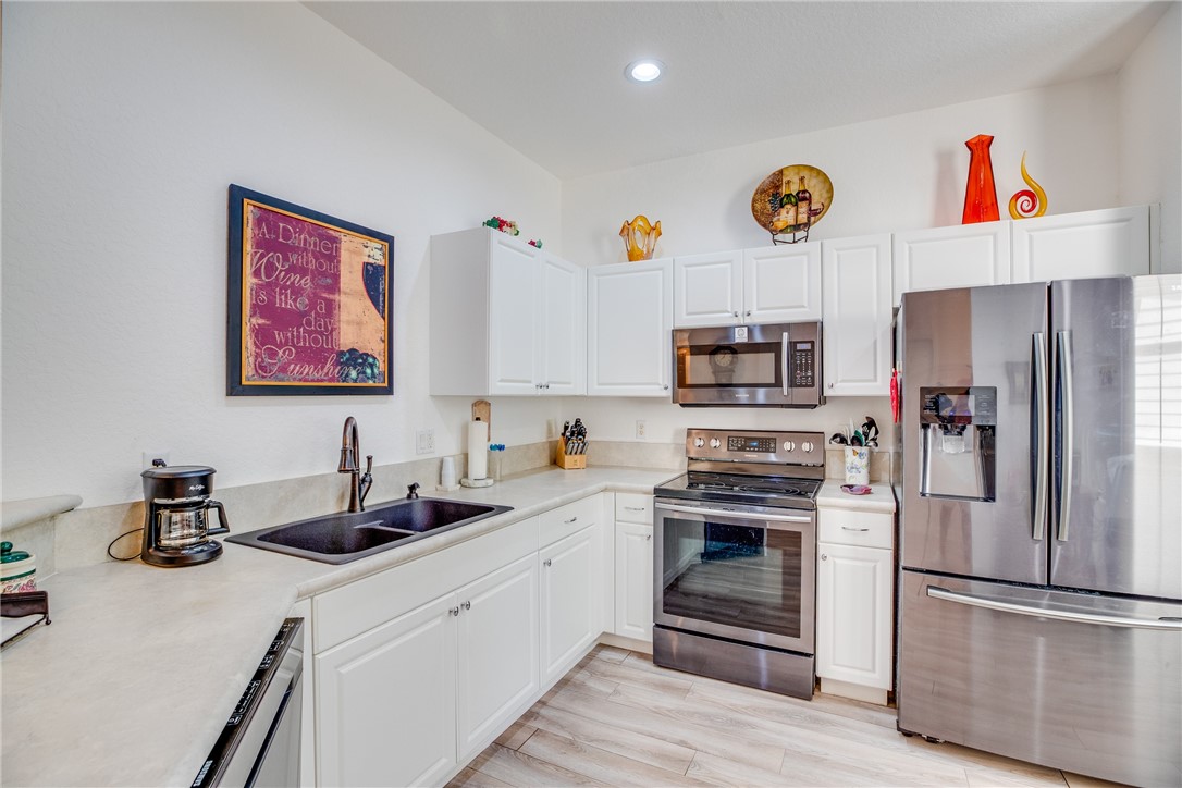 2587 Stockbridge Square SW