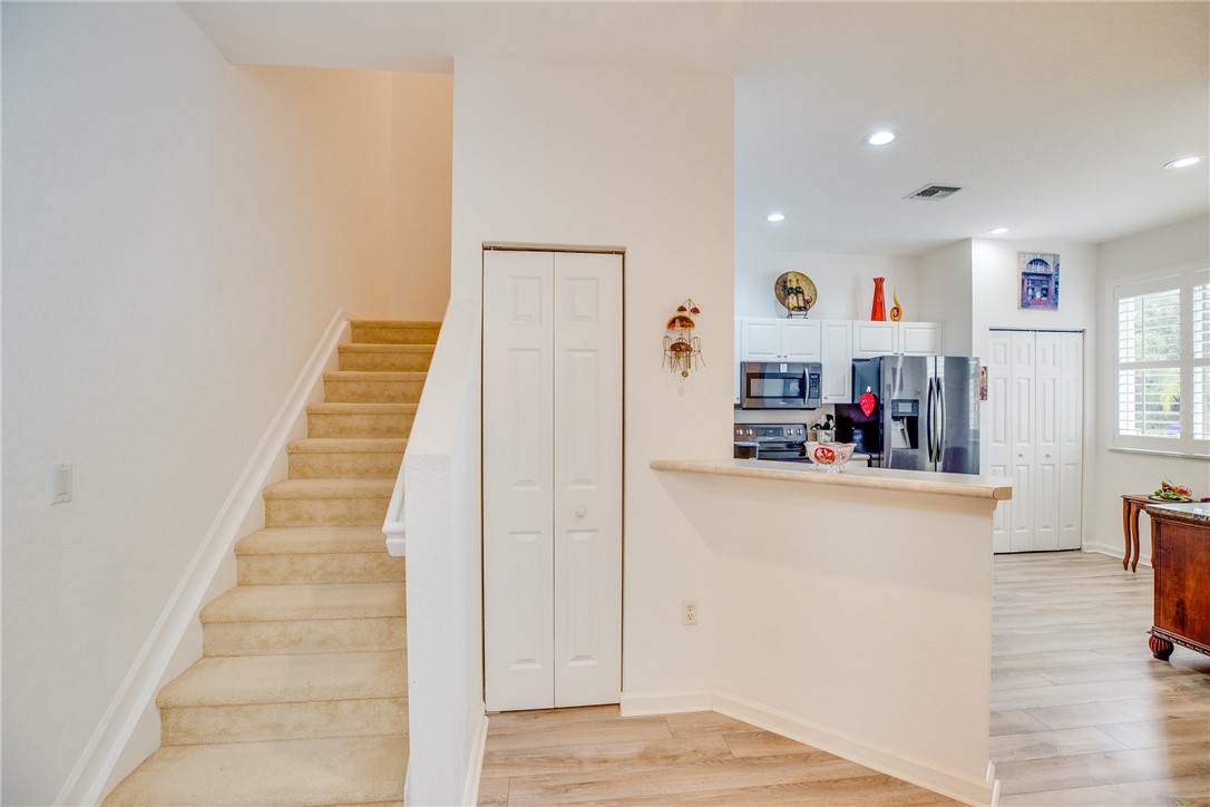 2587 Stockbridge Square SW