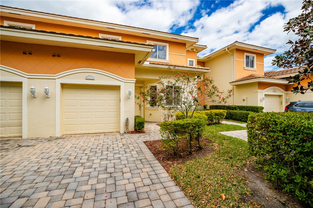 2587 Stockbridge Square SW